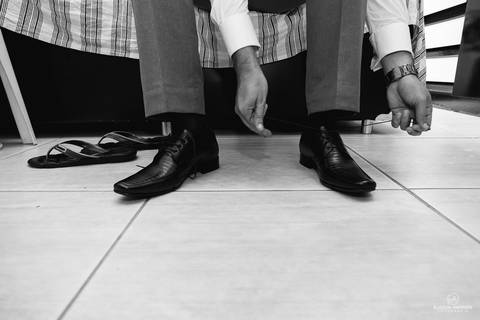 making off do noivo, no dia do casamento, na casa do noivo'