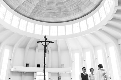 noivos durante o casamento'