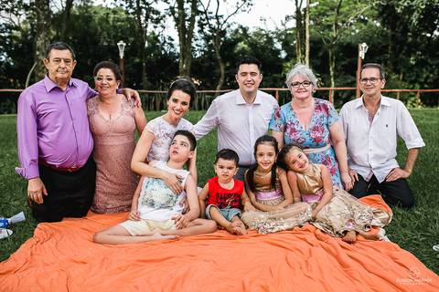 Foto em família depois do casamento e da festa'