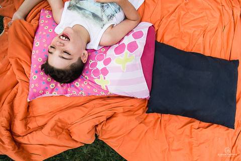 Filho do casal, depois do casamento, sorrindo'