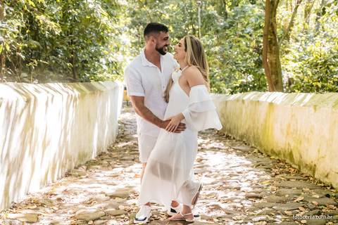 Ensaio Pré-Casamento de Tathielly e Saulo no Farol de Santa Luzia, Convento da Penha e Morro do Moreno em Vila Velha - ES'