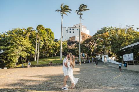 Ensaio Pré-Casamento de Tathielly e Saulo no Farol de Santa Luzia, Convento da Penha e Morro do Moreno em Vila Velha - ES'