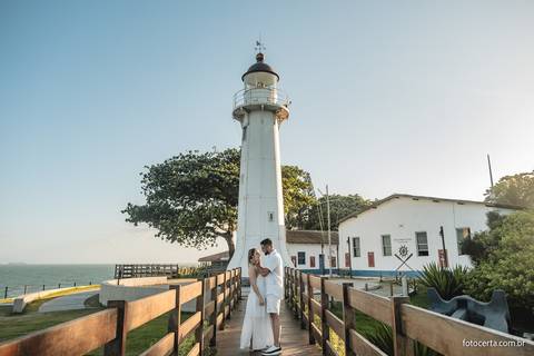 Ensaio Pré-Casamento de Tathielly e Saulo no Farol de Santa Luzia, Convento da Penha e Morro do Moreno em Vila Velha - ES'