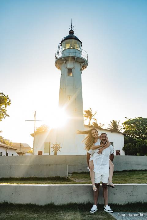 Ensaio Pré-Casamento de Tathielly e Saulo no Farol de Santa Luzia, Convento da Penha e Morro do Moreno em Vila Velha - ES'