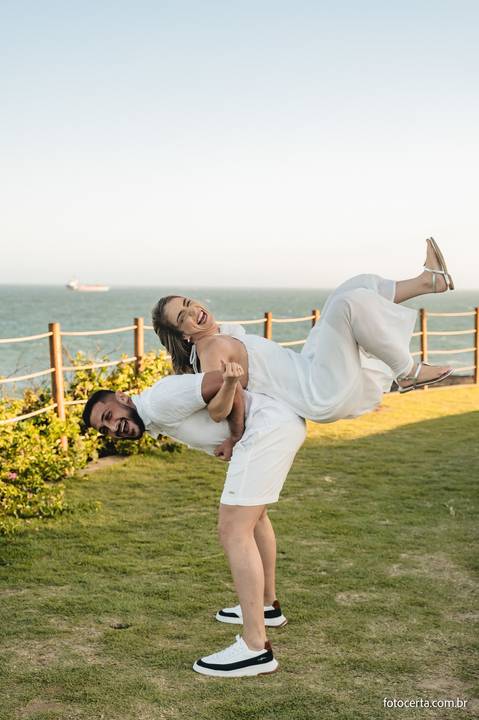 Ensaio Pré-Casamento de Tathielly e Saulo no Farol de Santa Luzia, Convento da Penha e Morro do Moreno em Vila Velha - ES'
