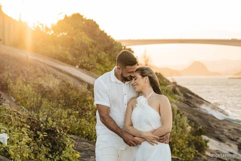 Ensaio Pré-Casamento de Tathielly e Saulo no Farol de Santa Luzia, Convento da Penha e Morro do Moreno em Vila Velha - ES'
