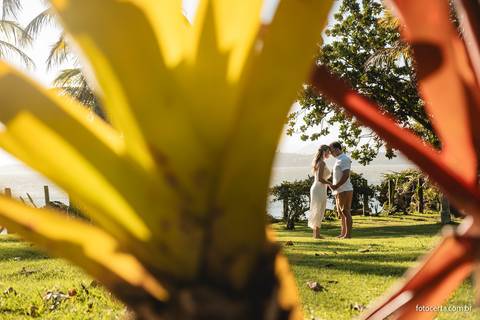 Ensaio Externo na Praia, Pré-Casamento de Andressa e Diego na Casa de Maria em Anchieta - ES. Fotógrafo Luciano Pacheco - Foto Certa'