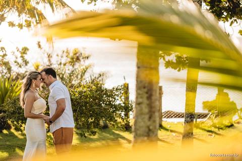 Ensaio Externo na Praia, Pré-Casamento de Andressa e Diego na Casa de Maria em Anchieta - ES. Fotógrafo Luciano Pacheco - Foto Certa'