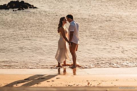 Ensaio Externo na Praia, Pré-Casamento de Andressa e Diego na Casa de Maria em Anchieta - ES. Fotógrafo Luciano Pacheco - Foto Certa'