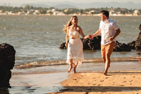 Ensaio Externo na Praia, Pré-Casamento de Andressa e Diego na Casa de Maria em Anchieta - ES. Fotógrafo Luciano Pacheco - Foto Certa'