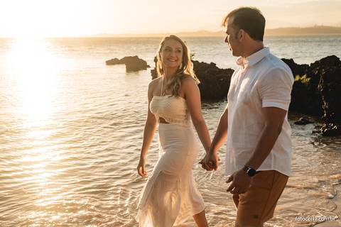 Ensaio Externo na Praia, Pré-Casamento de Andressa e Diego na Casa de Maria em Anchieta - ES. Fotógrafo Luciano Pacheco - Foto Certa'