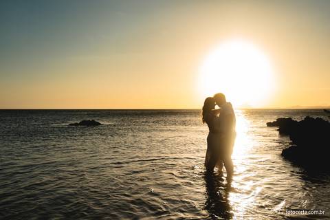 Ensaio Externo na Praia, Pré-Casamento de Andressa e Diego na Casa de Maria em Anchieta - ES. Fotógrafo Luciano Pacheco - Foto Certa'