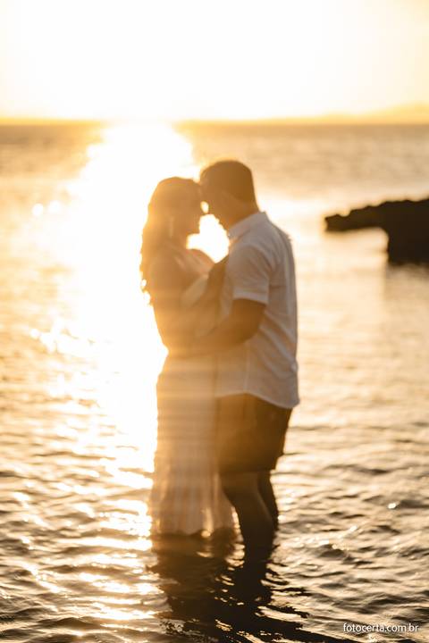 Ensaio Externo na Praia, Pré-Casamento de Andressa e Diego na Casa de Maria em Anchieta - ES. Fotógrafo Luciano Pacheco - Foto Certa'