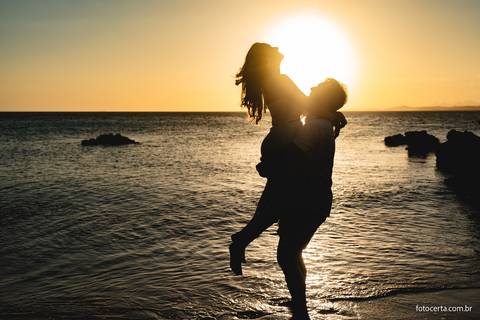 Ensaio Externo na Praia, Pré-Casamento de Andressa e Diego na Casa de Maria em Anchieta - ES. Fotógrafo Luciano Pacheco - Foto Certa'