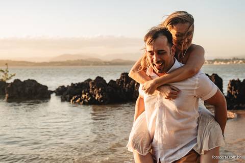 Ensaio Externo na Praia, Pré-Casamento de Andressa e Diego na Casa de Maria em Anchieta - ES. Fotógrafo Luciano Pacheco - Foto Certa'