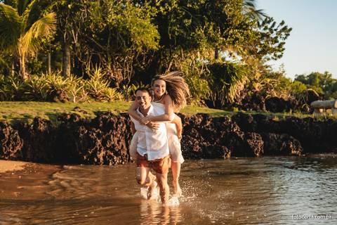 Ensaio Externo na Praia, Pré-Casamento de Andressa e Diego na Casa de Maria em Anchieta - ES. Fotógrafo Luciano Pacheco - Foto Certa'