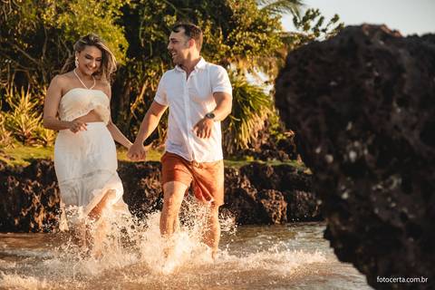 Ensaio Externo na Praia, Pré-Casamento de Andressa e Diego na Casa de Maria em Anchieta - ES. Fotógrafo Luciano Pacheco - Foto Certa'