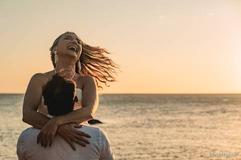 Ensaio Externo na Praia, Pré-Casamento de Andressa e Diego na Casa de Maria em Anchieta - ES. Fotógrafo Luciano Pacheco - Foto Certa'
