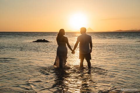 Ensaio Externo na Praia, Pré-Casamento de Andressa e Diego na Casa de Maria em Anchieta - ES. Fotógrafo Luciano Pacheco - Foto Certa'