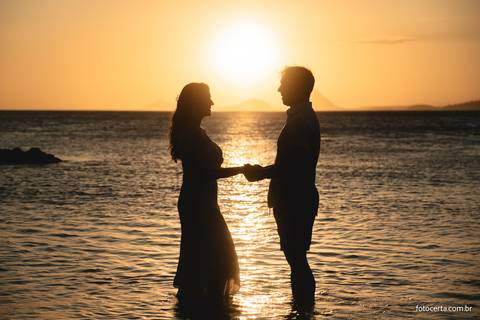 Ensaio Externo na Praia, Pré-Casamento de Andressa e Diego na Casa de Maria em Anchieta - ES. Fotógrafo Luciano Pacheco - Foto Certa'