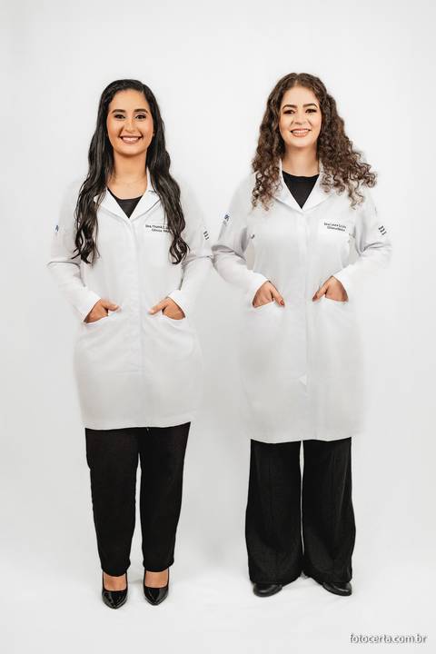 Ensaio de formatura em Residência de Clínica Médica da Secretaria de Estado da Saúde do Governo do Estado do Espírito Santo realizado no estúdio Foto Certa'