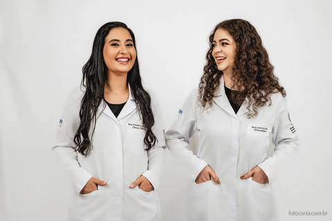 Ensaio de formatura em Residência de Clínica Médica da Secretaria de Estado da Saúde do Governo do Estado do Espírito Santo realizado no estúdio Foto Certa'