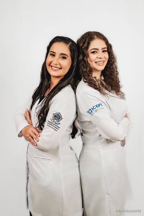 Ensaio de formatura em Residência de Clínica Médica da Secretaria de Estado da Saúde do Governo do Estado do Espírito Santo realizado no estúdio Foto Certa'