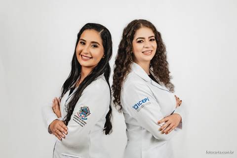 Ensaio de formatura em Residência de Clínica Médica da Secretaria de Estado da Saúde do Governo do Estado do Espírito Santo realizado no estúdio Foto Certa'