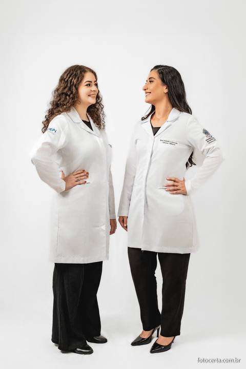 Ensaio de formatura em Residência de Clínica Médica da Secretaria de Estado da Saúde do Governo do Estado do Espírito Santo realizado no estúdio Foto Certa'