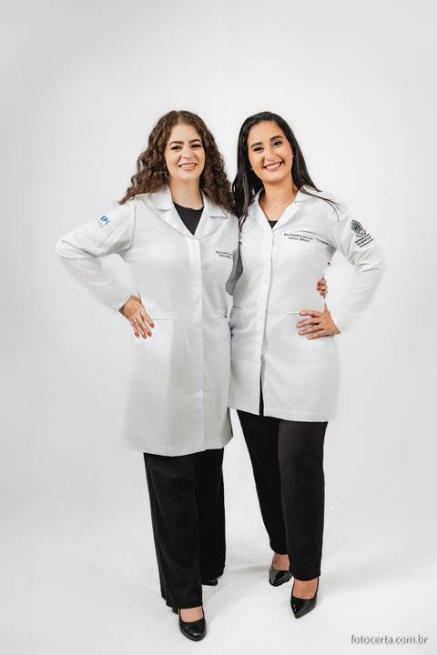 Ensaio de formatura em Residência de Clínica Médica da Secretaria de Estado da Saúde do Governo do Estado do Espírito Santo realizado no estúdio Foto Certa'