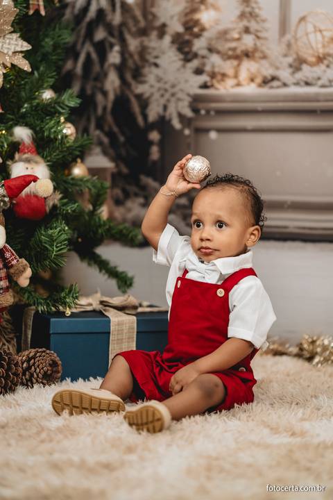 Fotografia de ensaio de Natal em estúdio temático com cenário em Vitória - ES'