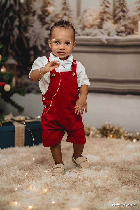 Fotografia de ensaio de Natal em estúdio temático com cenário em Vitória - ES'