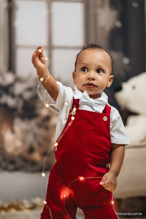Fotografia de ensaio de Natal em estúdio temático com cenário em Vitória - ES'