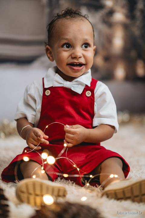 Fotografia de ensaio de Natal em estúdio temático com cenário em Vitória - ES'