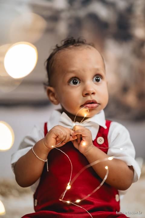 Fotografia de ensaio de Natal em estúdio temático com cenário em Vitória - ES'
