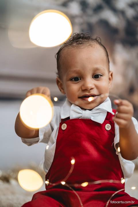 Fotografia de ensaio de Natal em estúdio temático com cenário em Vitória - ES'