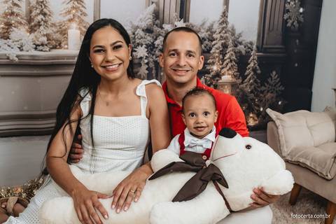 Fotografia de ensaio de Natal em estúdio temático com cenário em Vitória - ES'