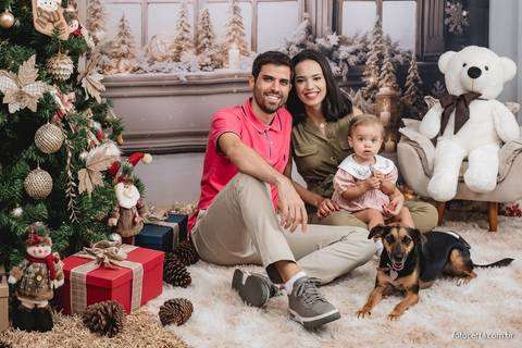 Fotografia de ensaio de Natal em estúdio temático com cenário em Vitória - ES'