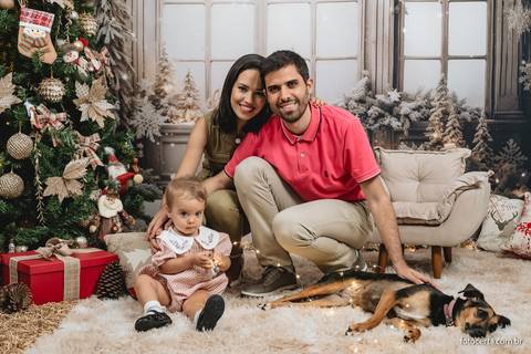 Fotografia de ensaio de Natal em estúdio temático com cenário em Vitória - ES'
