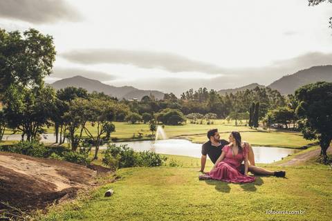 Fotografia de Ensaio Pré-Casamento no Clube Capixaba de Golf. Fernanda Bonin e Fellipe Dadalto. Fotógrafo: Luciano Pacheco - Foto Certa. Vídeo: Joel Miranda'