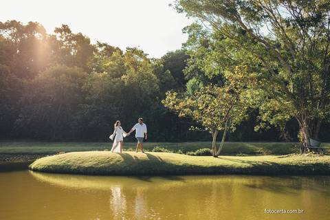 Fotografia de Ensaio Pré-Casamento no Clube Capixaba de Golf. Fernanda Bonin e Fellipe Dadalto. Fotógrafo: Luciano Pacheco - Foto Certa. Vídeo: Joel Miranda'
