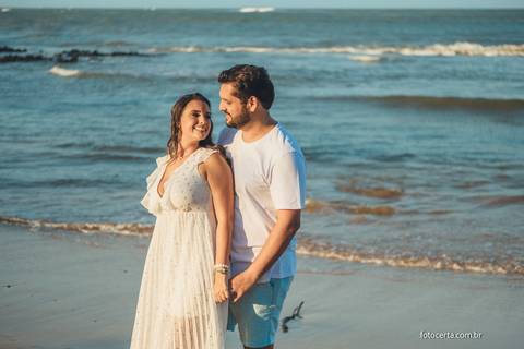 Fotografia de Ensaio Pré-Casamento na praia de Manguinhos. Fernanda Bonin e Fellipe Dadalto. Fotógrafo: Luciano Pacheco - Foto Certa. Vídeo: Joel Miranda'
