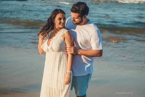 Fotografia de Ensaio Pré-Casamento na praia de Manguinhos. Fernanda Bonin e Fellipe Dadalto. Fotógrafo: Luciano Pacheco - Foto Certa. Vídeo: Joel Miranda'