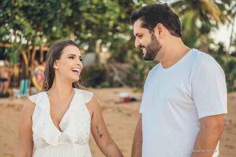 Fotografia de Ensaio Pré-Casamento na praia de Manguinhos. Fernanda Bonin e Fellipe Dadalto. Fotógrafo: Luciano Pacheco - Foto Certa. Vídeo: Joel Miranda'