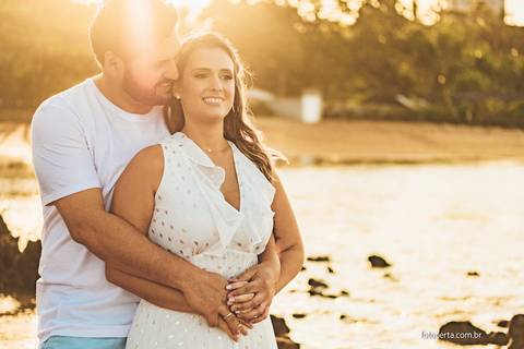 Fotografia de Ensaio Pré-Casamento na praia de Manguinhos. Fernanda Bonin e Fellipe Dadalto. Fotógrafo: Luciano Pacheco - Foto Certa. Vídeo: Joel Miranda'