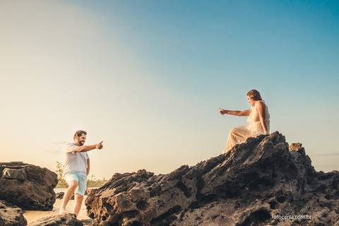 Fotografia de Ensaio Pré-Casamento na praia de Manguinhos. Fernanda Bonin e Fellipe Dadalto. Fotógrafo: Luciano Pacheco - Foto Certa. Vídeo: Joel Miranda'
