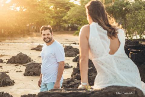 Fotografia de Ensaio Pré-Casamento na praia de Manguinhos. Fernanda Bonin e Fellipe Dadalto. Fotógrafo: Luciano Pacheco - Foto Certa. Vídeo: Joel Miranda'