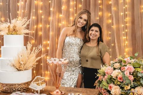 Fotografia de aniversário de 18 anos no Cerimonial Aspomires. Fotógrafo: Luciano Pacheco (Foto Certa)'