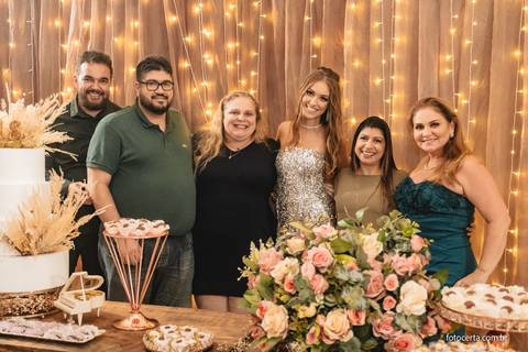 Fotografia de aniversário de 18 anos no Cerimonial Aspomires. Fotógrafo: Luciano Pacheco (Foto Certa)'