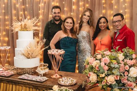 Fotografia de aniversário de 18 anos no Cerimonial Aspomires. Fotógrafo: Luciano Pacheco (Foto Certa)'